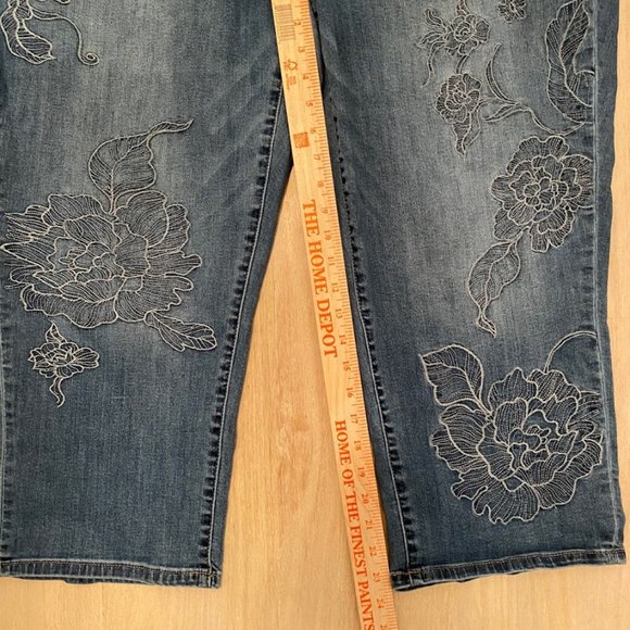 Lane Bryant girlfriend crop embroidered jean sz 22 - Picture 2 of 5